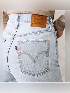 LEVI’S Ribcage Straight Ankle In Ojai Shore Light Wash Distressed Size 28